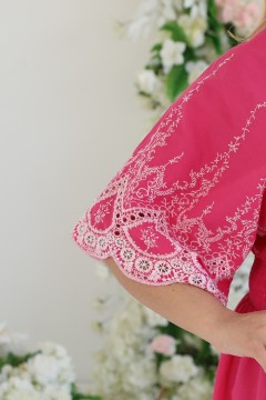 Платье розовое с контрастной вышивкой Wisell(фото3)