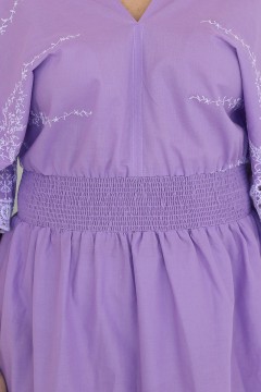 Платье сиреневое с контрастной вышивкой Wisell(фото3)